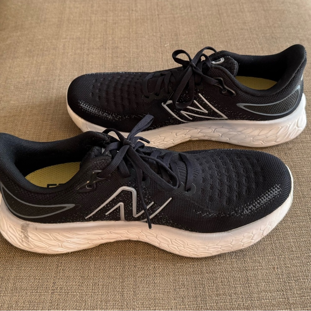Women’s New Balance Fresh Foam 1080v12, Black, Size 10 - Picture 5 of 8